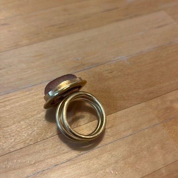 costume jewelry ring. Brushed Gold Tone Metal hand crafted metal with pink stone - Picture 8 of 11
